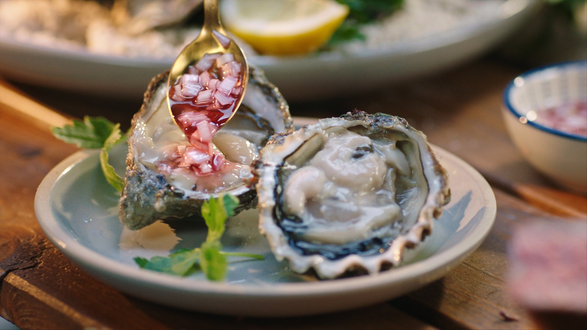 Oesters in mignonette saus met sjalotjes